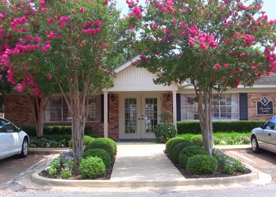 Colonial Plaza Apartments